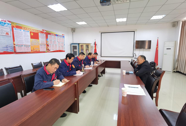 公司領(lǐng)導到安裝公司開展形勢任務教育